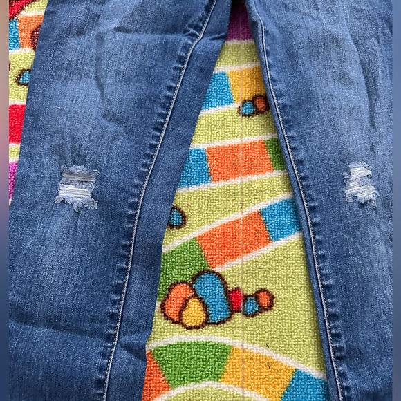 ๐ฆ 3/ $10 ๐ฆ Girls denim jeans ๐ - Picture 2 of 5